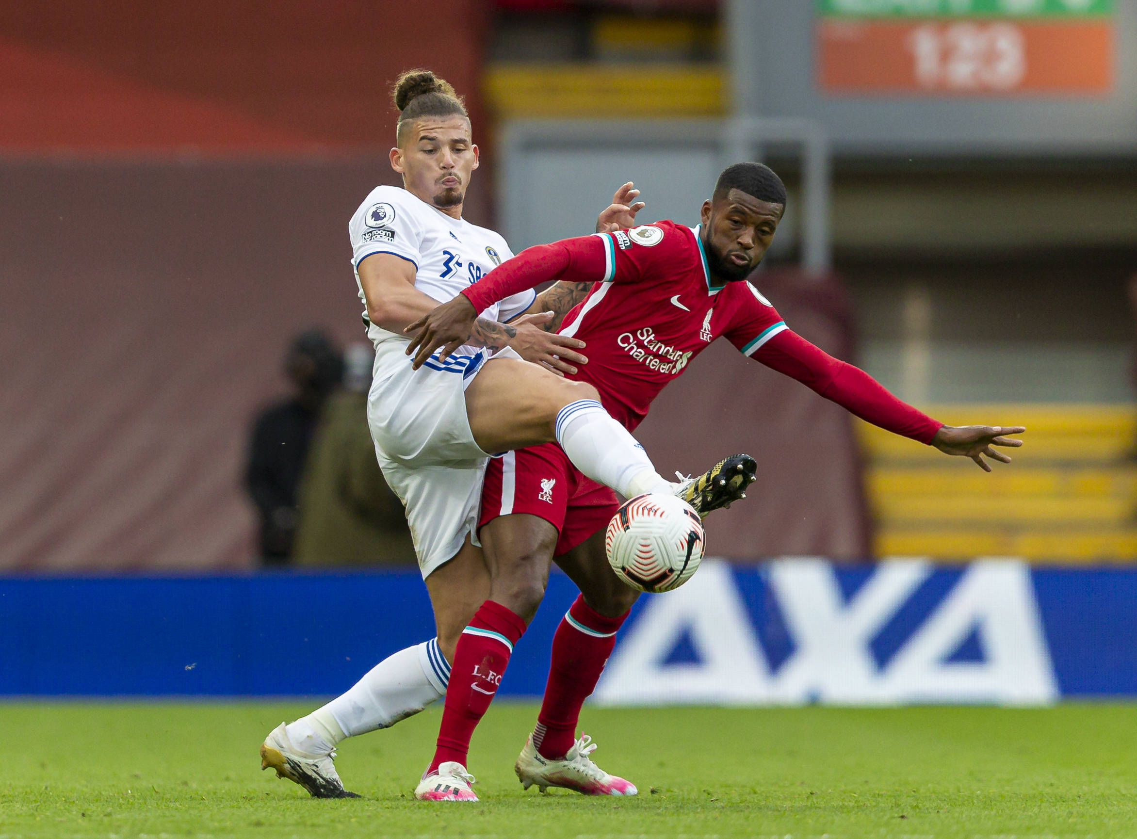 边路传中配 边路传中配